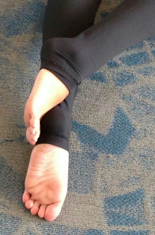 womensfoot-lover:  Womens Foot Lover - http://womensfoot-lover.tumblr.com