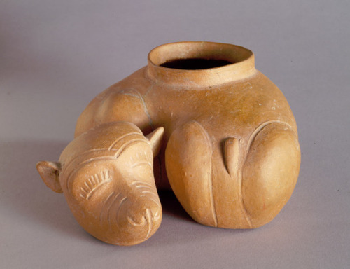 slam-african:Vessel in the Form of a Sleeping Dog, Teotihuacan, c.450–550, Saint Louis Art Museum: A