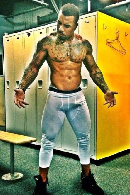 eventradeinc:  jgood1983:  charlibal:  Locker room HOTTIE is …………. Smash
