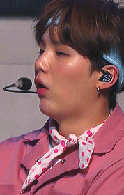 Yoongi + Pink 