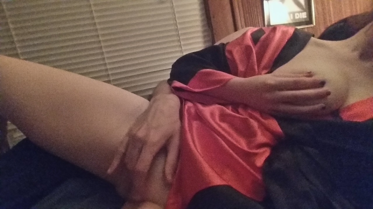 wearmedowntobones:  Tease me 