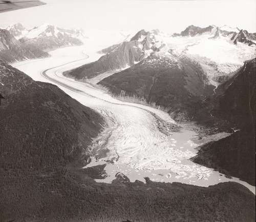 The Wright Glacier flows down a valley between the mountainsbordering Alaska and British Columbia (C