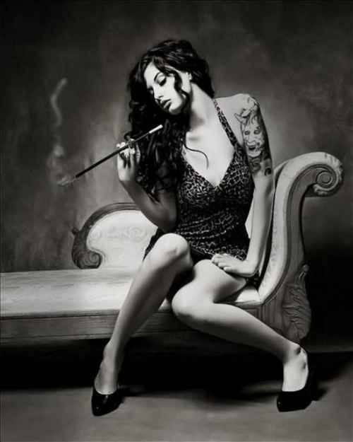 inkerest:  She looks like Amy Winehouse, doesn’t she? #prettygirl