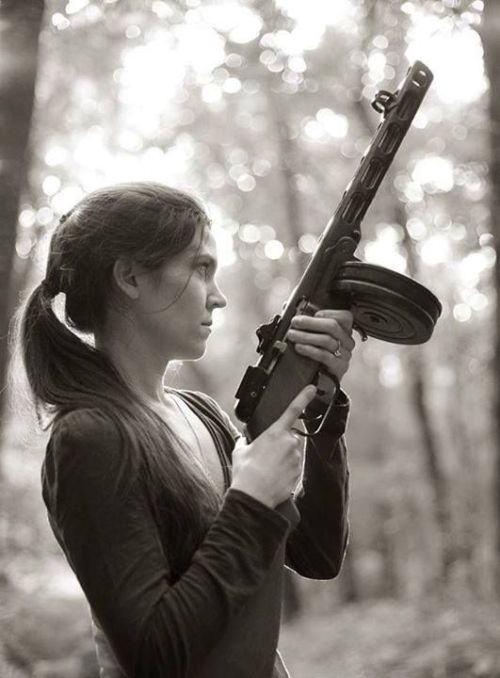 girlandguns:  Girl With Gun  follow me at : http://girlandguns.tumblr.com/
