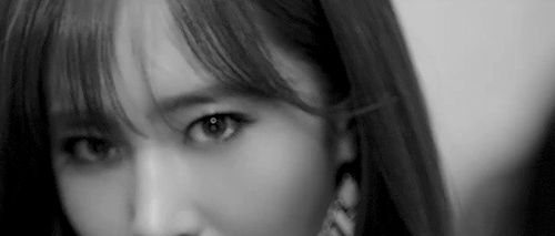 yoonsicyul:  closeups in b&w [yuri ver] 