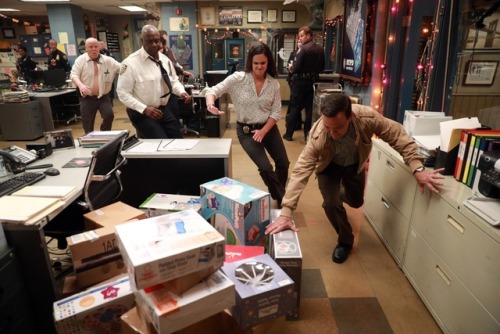  Brooklyn Nine-Nine: “HalloVeen” episodic photos (1 of 2) 