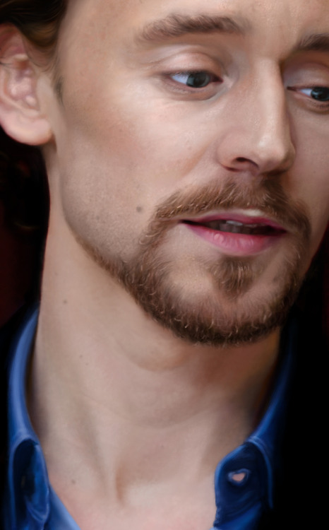 mischiefborderingoninsanity:  elissacouslands:  toomanyfandomssolittletime:  supertrekmerwholockfrombaggend:  ryobu:  A study of super-realism: portrait of Tom I know many people think that super-realism is quite pointless nowadays, I have no thought
