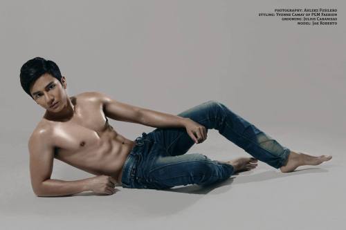 365daysofsexy:  JAK ROBERTO by Ahleks Fusilero  