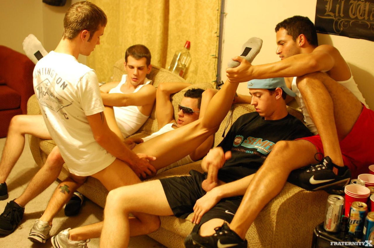 pvssoir:  gaggers:  FOLLOW FOR MORE BIG COCKS, NICE BUTTS, AND HOT GAY VIDEOS!