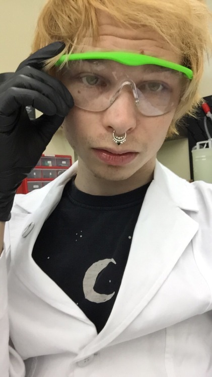 scvmbat:  happy transdayofvisibility from ur local nonbinary goth scientist!! 