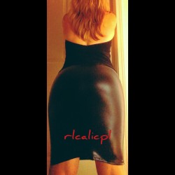 rlcalicpl:  Rockin her “fuck me” skirt  ; )