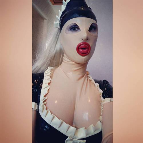 lovetheshiney: Cliche rubber maid. #me #rubberdoll #maid #latex #latexhood #latexcatsuit #boobs