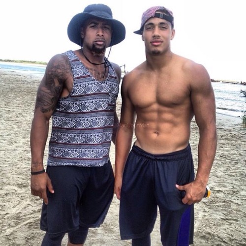 maleaddictionz:That man on the right ? 😋