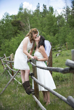 weddingsandlesbians:  by Green Blossom Photography