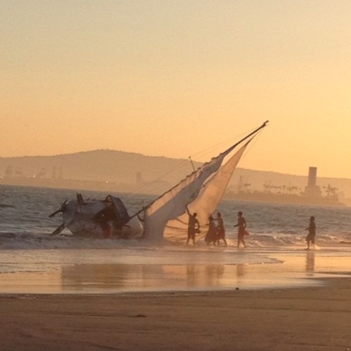 My weekend seems less costly right about now. #longbeach #beached #sailboat #belmontshore (at Beach 