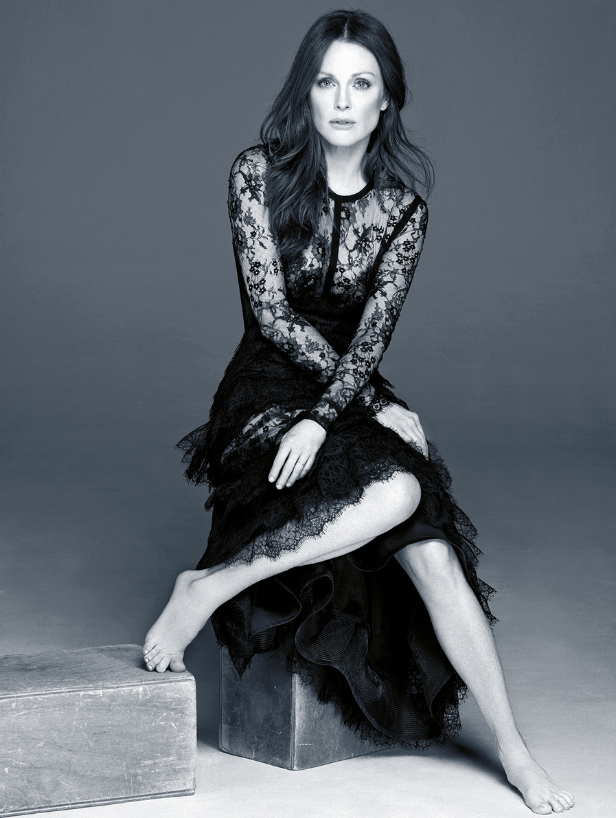 edenliaothewomb:  Julianne Moore, photographed by Driu &amp; Tiago for Madame