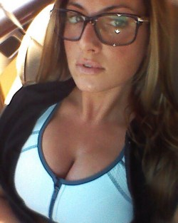 #teaganpresley #tomford #tomfordglasses #glasses #girlswithglasses #boobs #sportbra #lasvegas #recovering #relax #home #homesweethome #surgery #lv #vegas #athome #bed #bedrest #bedroom by msteagan