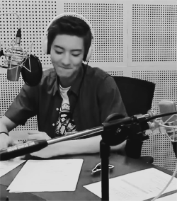kyung-soo:  chanyeols internal struggle after having to talk in a ~sexy voice~ on