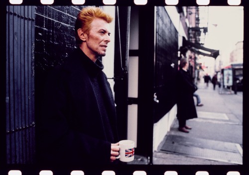 night-spell:David Bowie outside Tea and Sympathy in Greenwich Village, New York City, 10th January