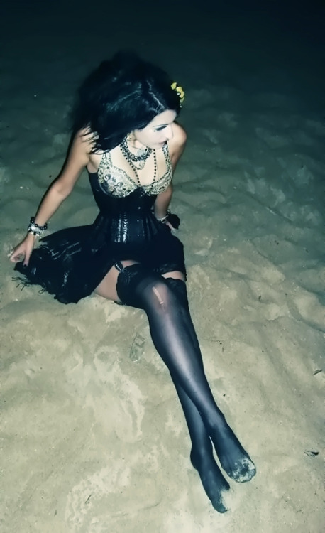 degenerate-lowlife:  model ~ Sister BoneZ 