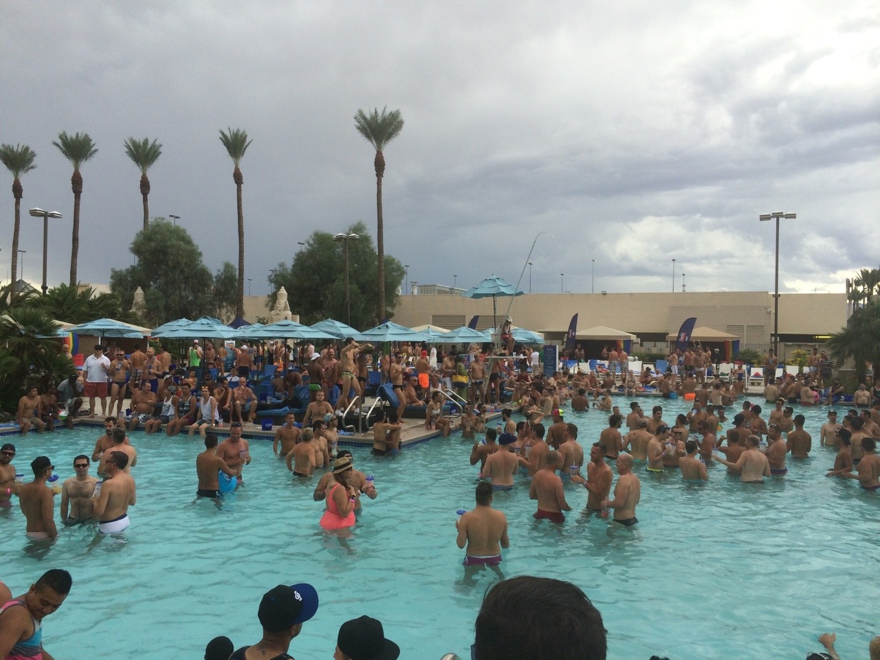 carrrlos17:  Fuck yeah.   😱POOL PARTY at Luxor Hotel Las Vegas 2014