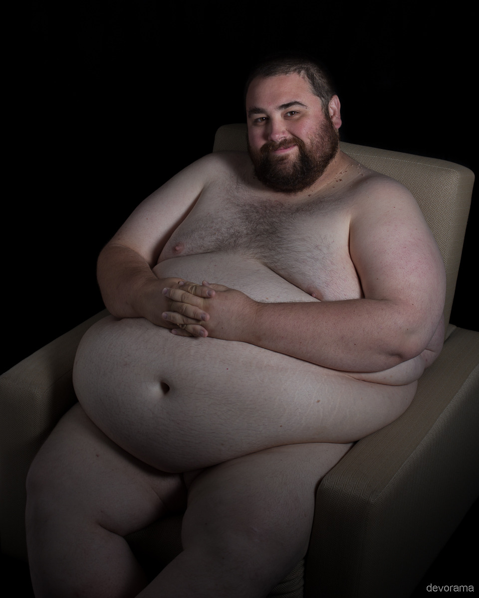 gordo4gordo4superchub:  Yummy  When a chubby&rsquo;s love handles overflow the