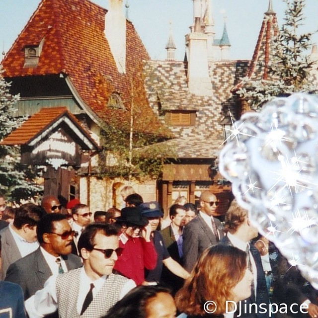 Source:https://www.instagram.com/the.magic.glove/
I took this photo on a beautiful sunday, july 26th 1992, in the ride #piratesofthecaribbean …
It wasn’t my first visit of the park and this ride was one of my favorite. This time, I was with my little...