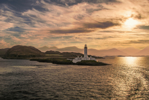 Lismore Lighthouse Sunrise by Bathsheba 1 on Flickr.