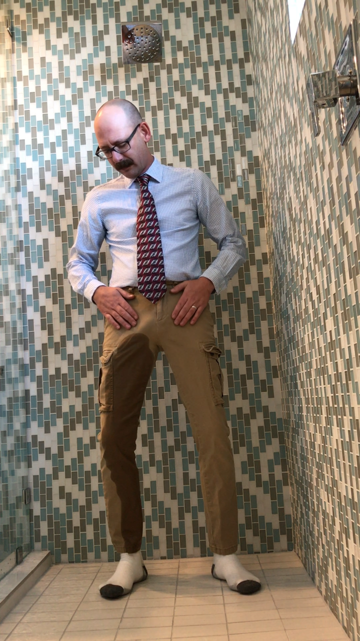 stacheman76:Another set for @wetgreggregg. LOVE seeing this stud piss his pants.
