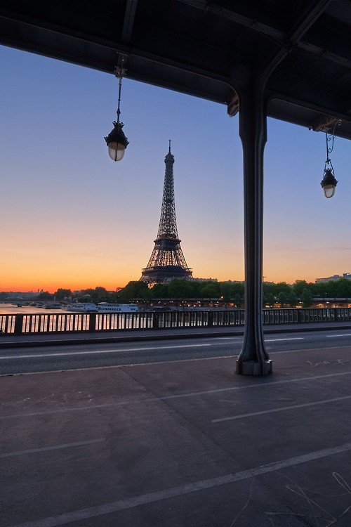 mistergoodlife:  Eiffel Tower view from Bir Hakeim
