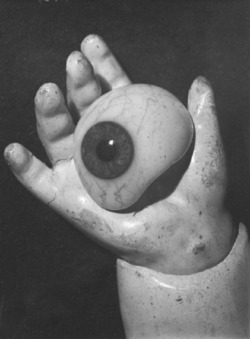 pentauroi:  Paul Guermonprez, Het oog in de hand, 1937