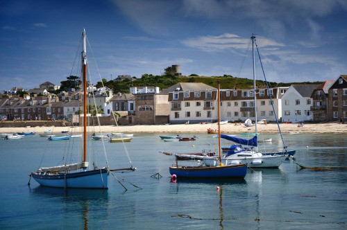 travelingcolors:  Scilly Isles, Cornwall | England (by David Allan)