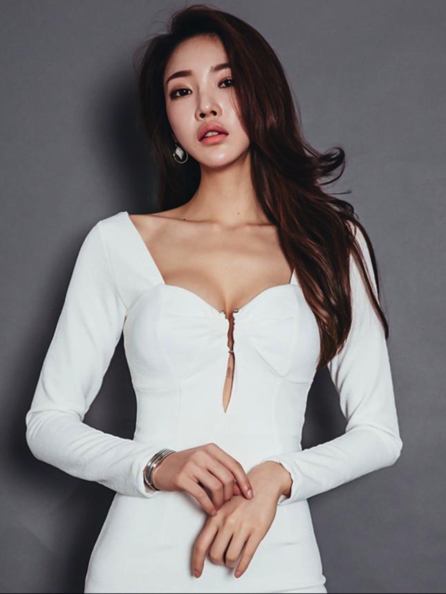 Park Jung Yoon white dress