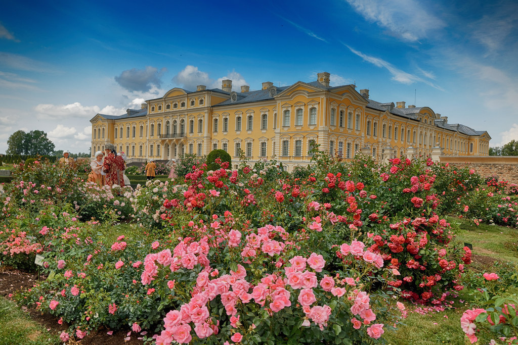 Rundale Palace, Latvia (by pascal lacour) / http://picstreet.fr