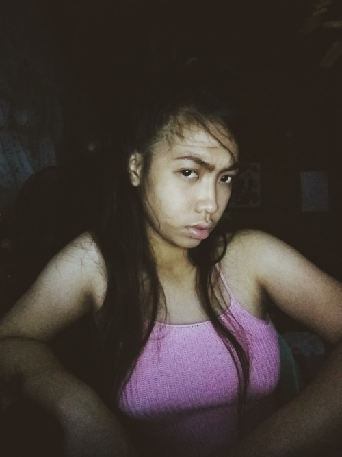 nocturnanalass: Chicken allergy is kicking in so I had to take selfies to distract my mind from scra