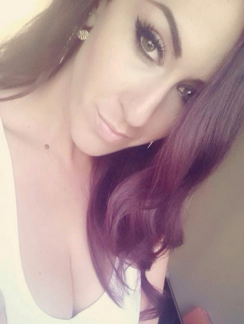 taradactoll: Happy friday in my fav panties :)  Very sexy lady..