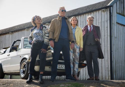 gravesdiggers:Two new photos of Rupert Graves, Cathy Tyson, Martin Kemp and Patsy Kensit guest starr