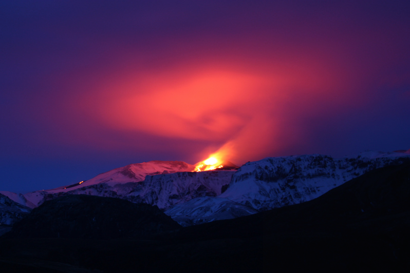 nubbsgalore:  photos of a volcanic eruption and lavafall at fimmvorduhals, east of