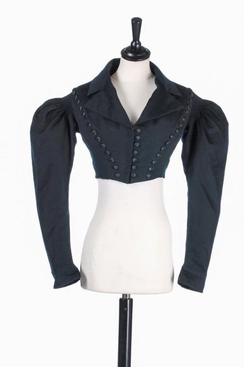 fripperiesandfobs:Riding jacket, 1825-28From Kerry Taylor Auctions