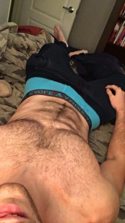 belvnnythng:  tallman509:  Relaxing after work  Nice pic