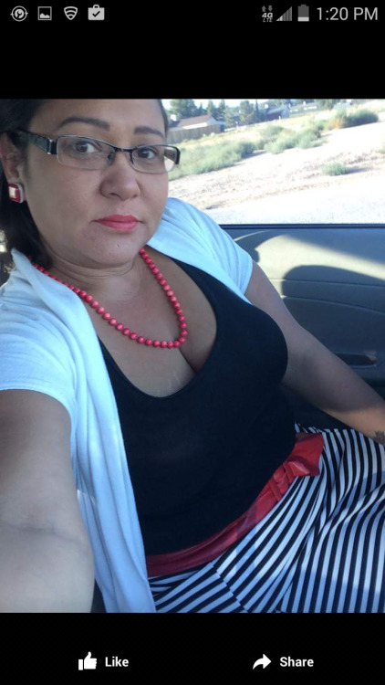 txlatinalover915:  Love her big brown nips  Chichona