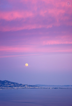 sundxwn:  Moonrise meets Sunset above Cannes by Yannick Lefevre  incredible