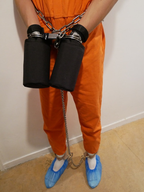 handcuffs-from-france:High security transport restraints Black box + tubes