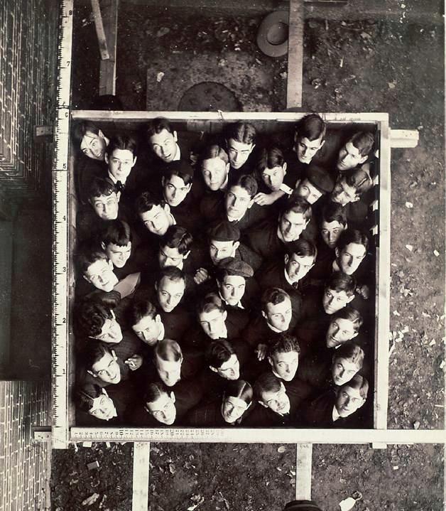 weirdvintage:  40 Engineering students stuffed into a 36 square foot area, posing