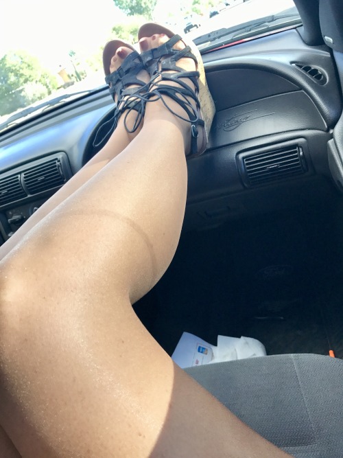transparentfantasy: Dinner meeting for a charity golf event where I will be the leggy reception host