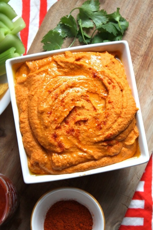 Buffalo Sriracha Hummus (vegan)