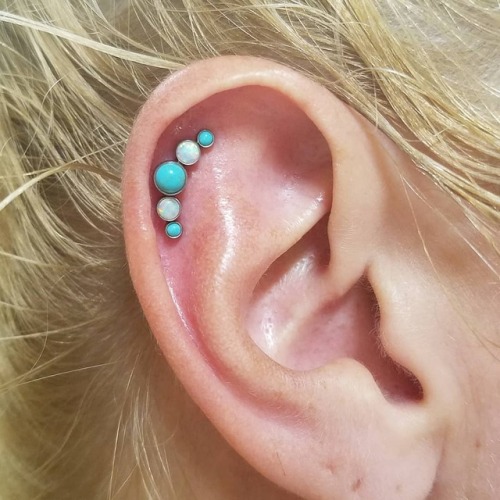 Opals and turquoise look so good together. Thanks @anatometalinc for helping me make this fresh heli