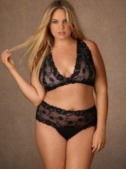 lingerie-plus:  Plus Size Lace Bralette with T-Back, Black