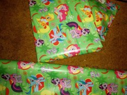 mylittlepony4u:  Wrapping my gifts up right!http://mylittlepony4u.tumblr.com/