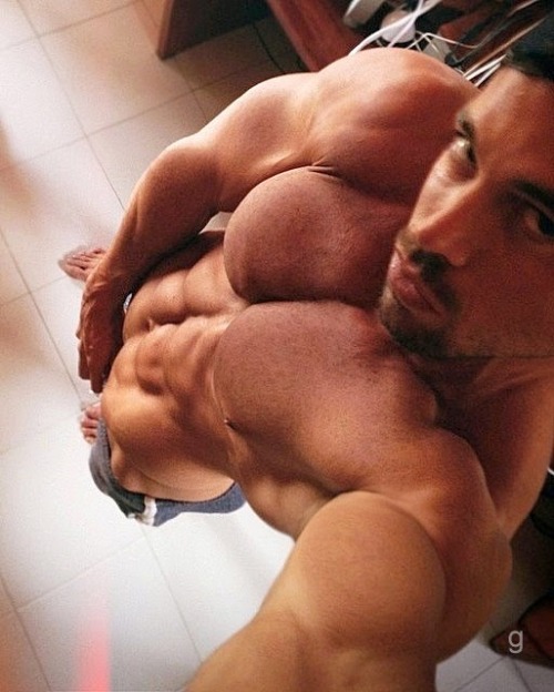 rippedmusclejock: Would you give me some good night kisses? My muscles like to be